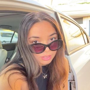 Meet your Posher, Briana